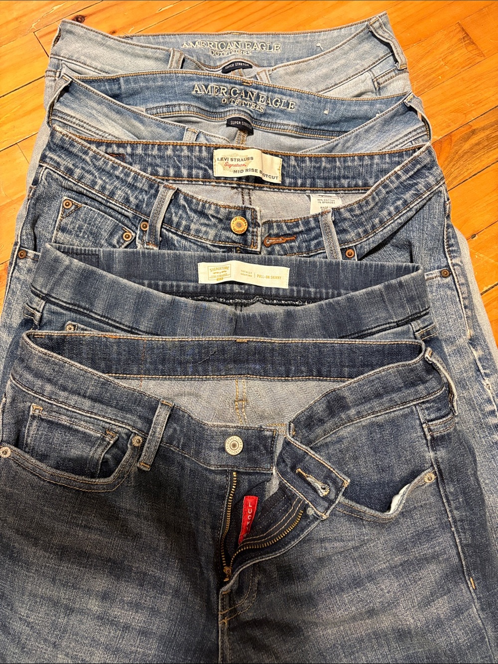 Lot - 5 pairs of women’s jeans 6/8